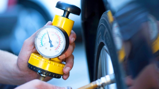 mecanico presion neumaticos coche electrico 1