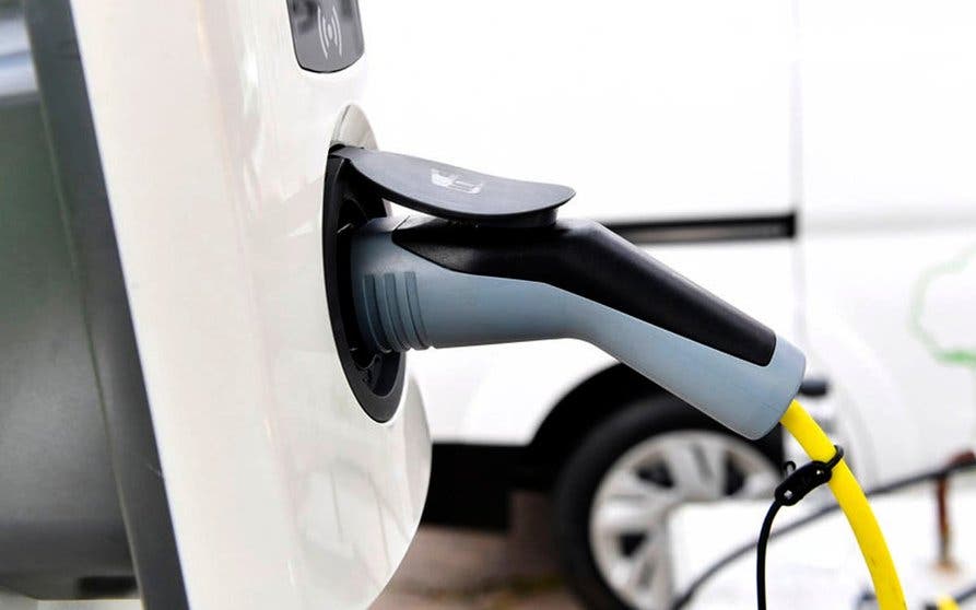  El Gobierno abre consultas para el nuevo plan de impulso del vehículo eléctrico. 