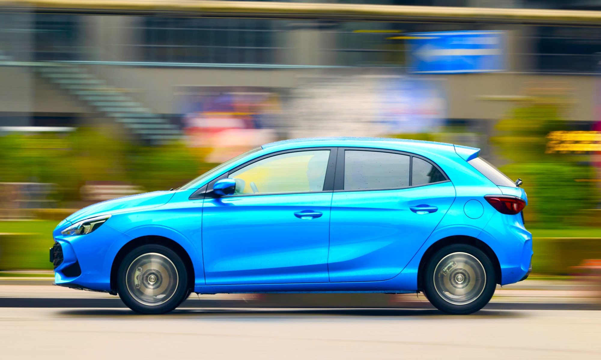 Cuesta desde 16.990 € y gasta 4,4 litros de gasolina. Pero el híbrido más barato en España ofrece 194 CV.