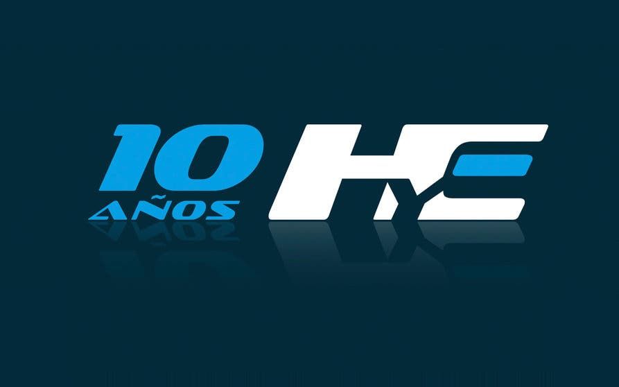  Logo de los 10 años de Híbridos y Eléctricos. 