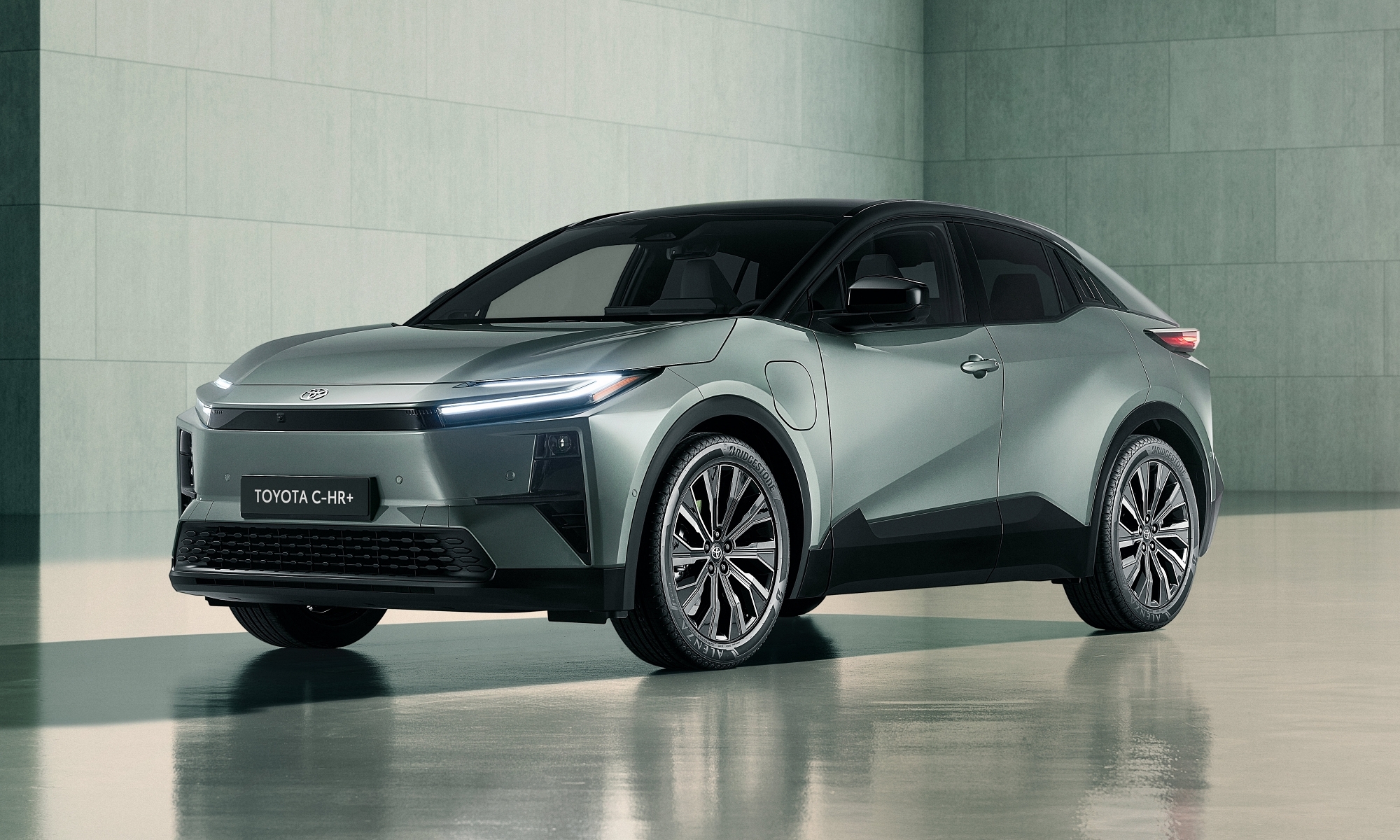 Toyota aprovecha nombres y recursos de otros modelos para su nuevo SUV eléctrico.