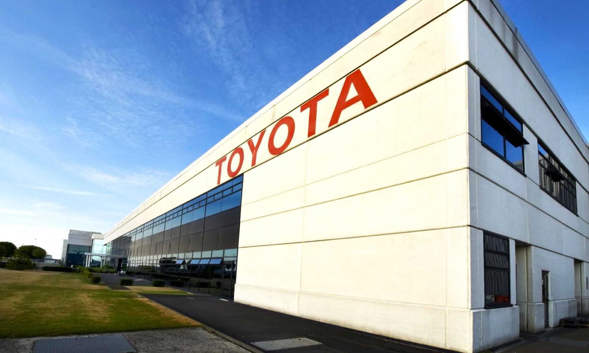 Toyota no se fía de que la venta de coches eléctricos vaya a despegar. Y, por ello, podría perder 33.700.000 euros.