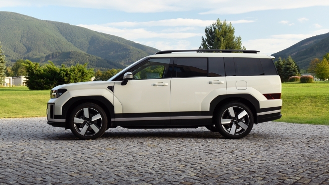 Hyundai Santa Fe PHEV Lateral