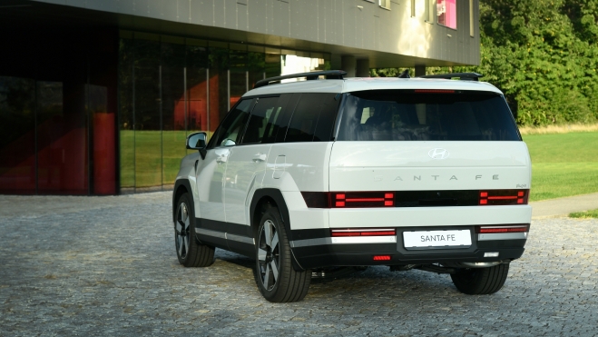 Hyundai Santa Fe PHEV Trasera