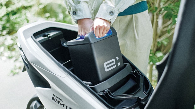 honda invierte omc india intercambio baterias motos electricas