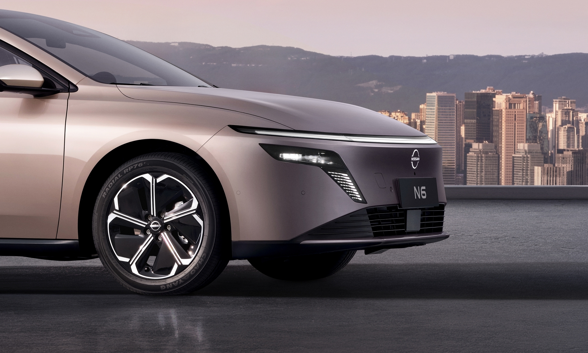 El N6 PHEV surge de la colaboración entre Nissan y el fabricante chino Dongfeng.