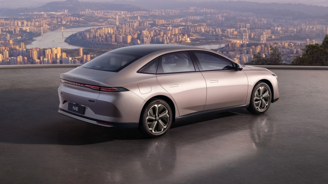 Nissan N6 PHEV Trasera