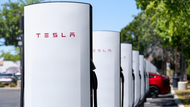 Tesla Supercharger V4