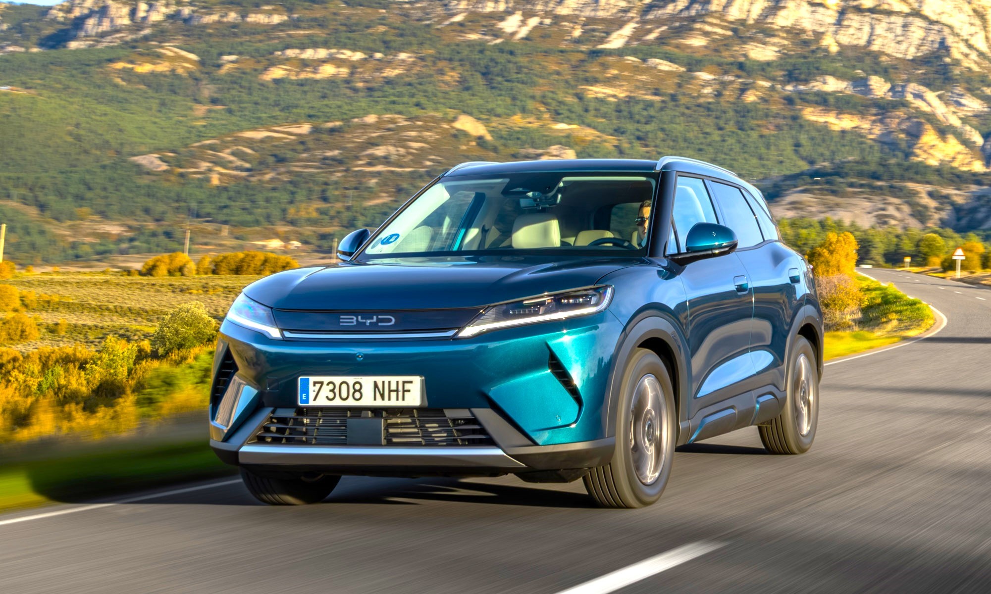 Este SUV híbrido enchufable de BYD, del que ya se aceptan pedidos en España, ofrece hasta 1.000 km autonomía.