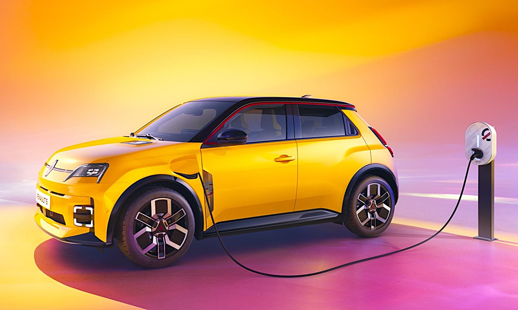 El plan de Renault pasaba por crear 650 estaciones de recarga rápida en cuatro países de Europa para 2028: lo han retrasado.