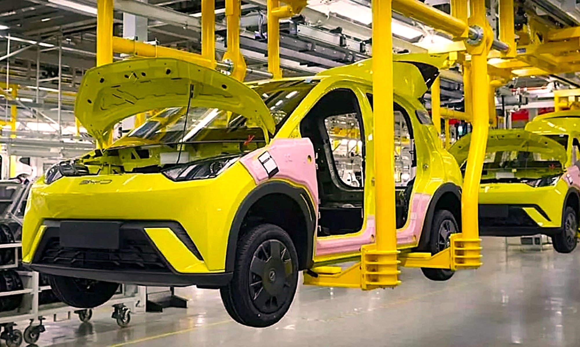 Portugal lucha por obtener la posible tercera fábrica de BYD en Europa, pero España aún parte como favorita.