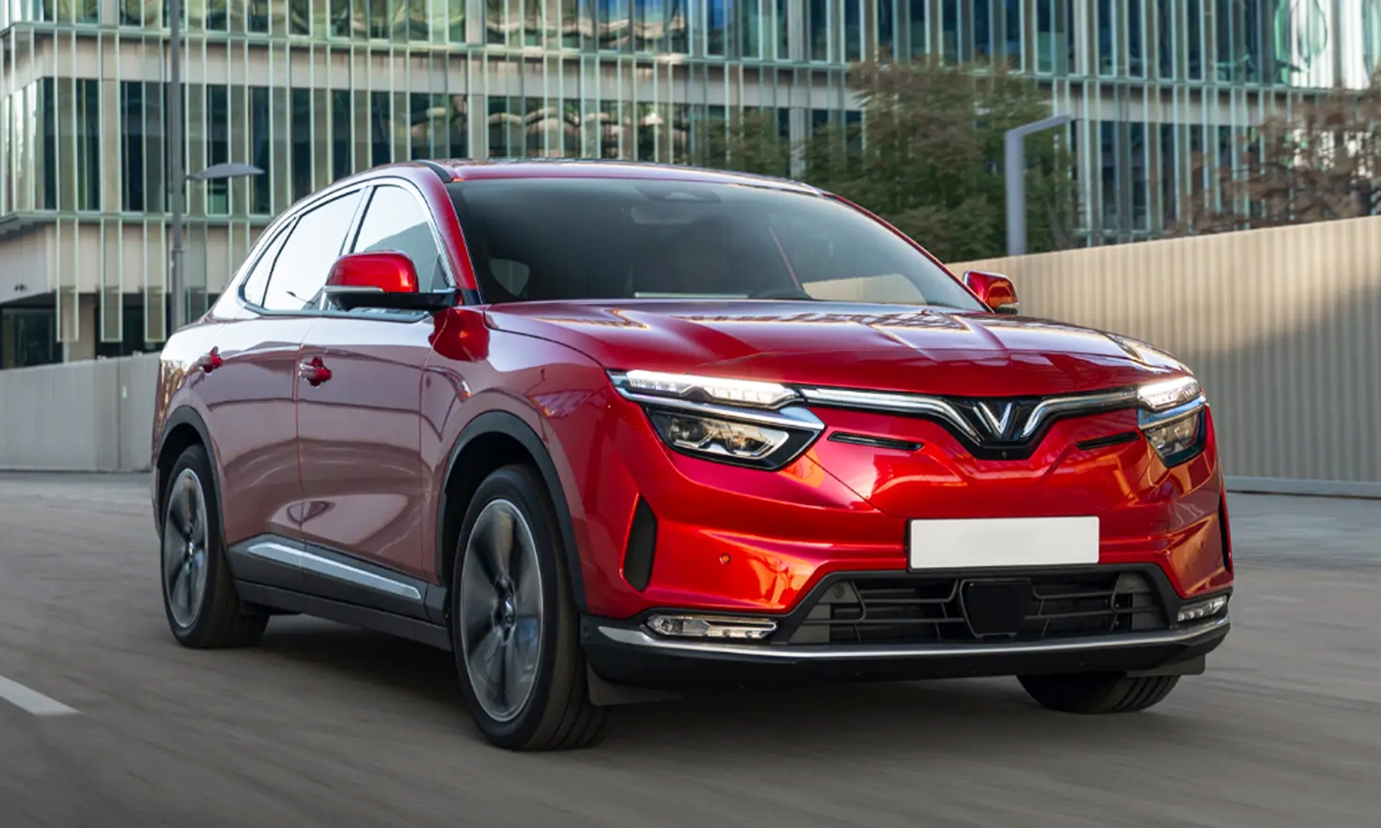 vinfast vf8 juicio problemas recarga 24 horas