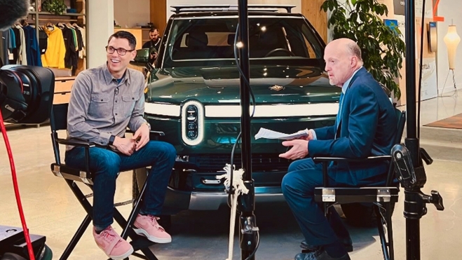 ceo rivian rj scaringe valora positivo fin ayudas coches electricos