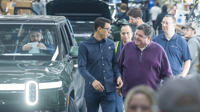 ceo rivian rj scaringe valora positivo fin ayudas coches electricos 2