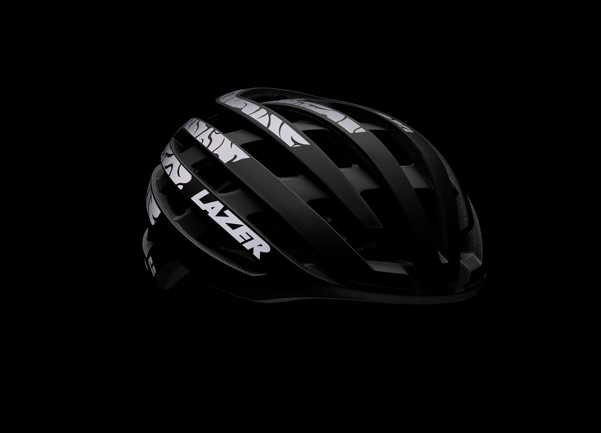 De cada casco se donarán 10 euros (Foto: LAZER).