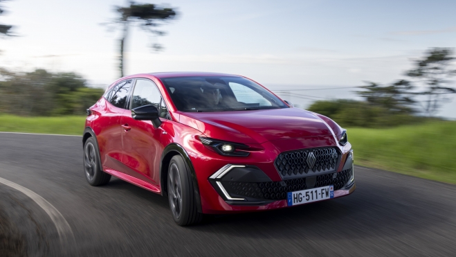 Renault Clio 2026 consumo 3,9 litros gasolina comportamiento dinamico peros (17) Renault Clio 2026 consumo 3,9 litros gasolina comportamiento dinamico peros (17)