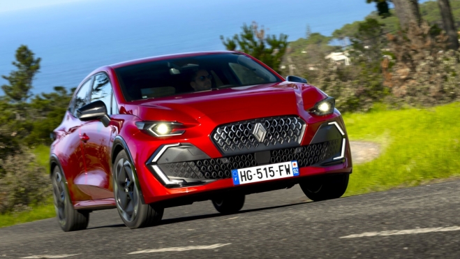 La versión híbrida del Renault Clio muestra algunos 'peros', aunque gasta muy poca gasolina para sus 160 CV.