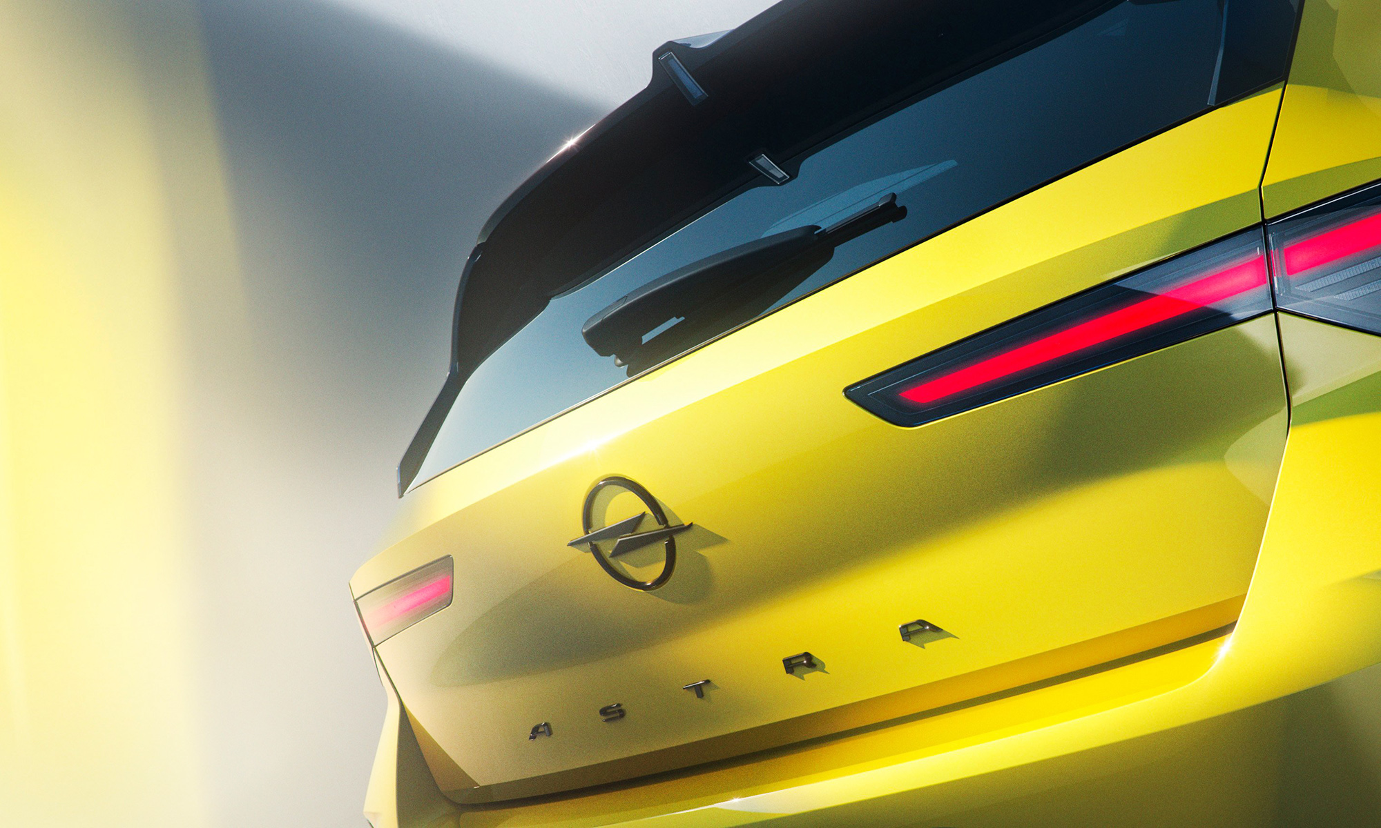 Opel pondrá al día el Astra con mejoras especialmente en su mecánica eléctrica.