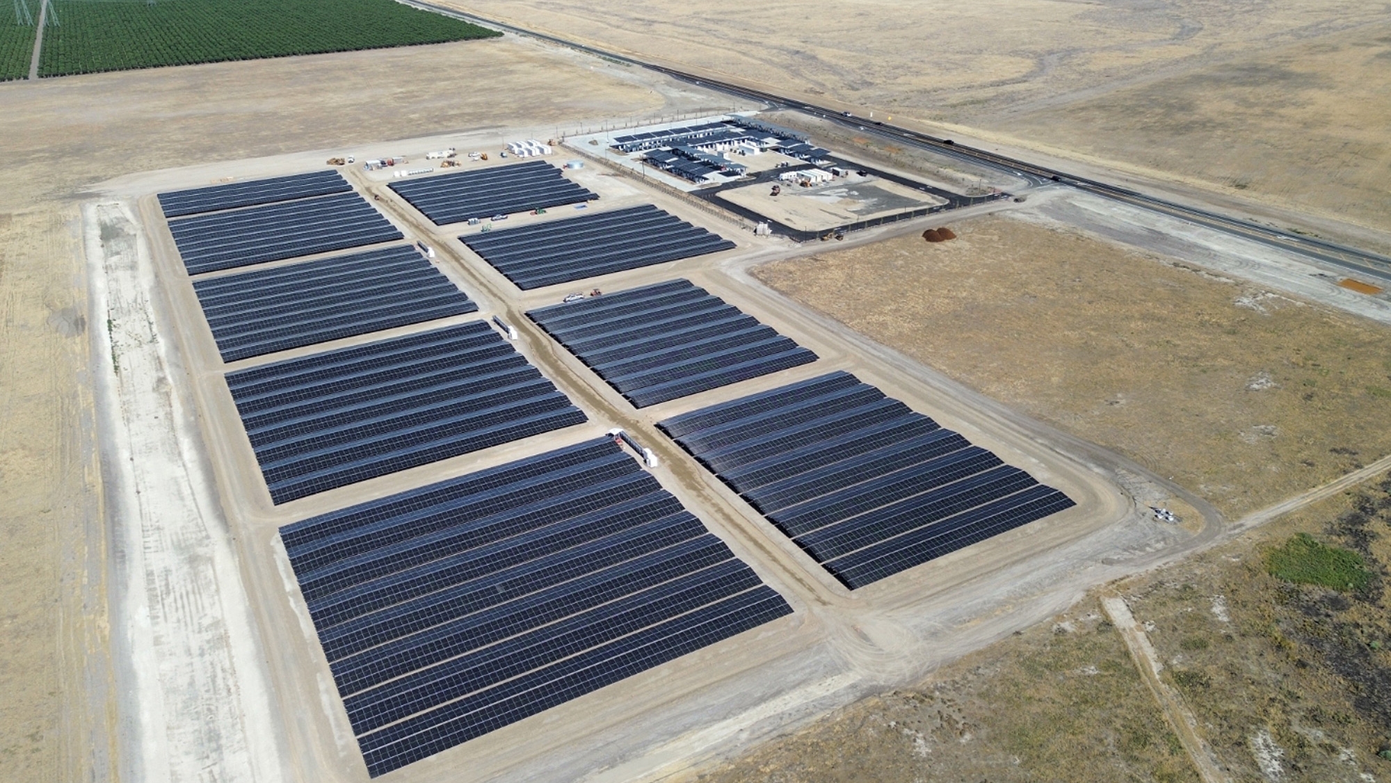 Tesla inaugura 'Tesla Oasis': el Supercargador más grande del mundo con 164 puntos y energía solar