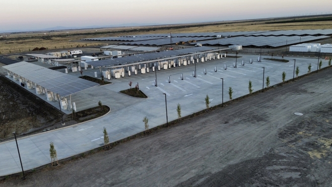 tesla espacio supercargadores mas grande mundo recarga coches electricos 1