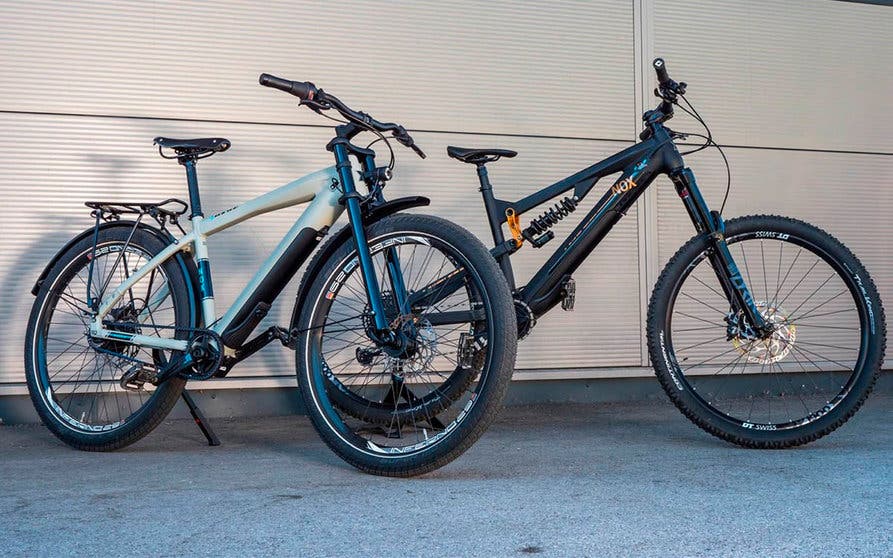  El paquete Take 2 E-Ride 1 de Nox incluye dos cuadros de bicicleta eléctrica, uno de montaña y otro de ciudad que comparten el sistema eléctrico intercambiable Fazua Evation. 