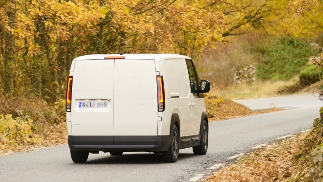 KIA PV5 Desde 18.397 € 416 km de autonomía, bueno como coches, es monovolumen o furgoneta (18) KIA PV5 Desde 18.397 € 416 km de autonomía, bueno como coches, es monovolumen o furgoneta (18)