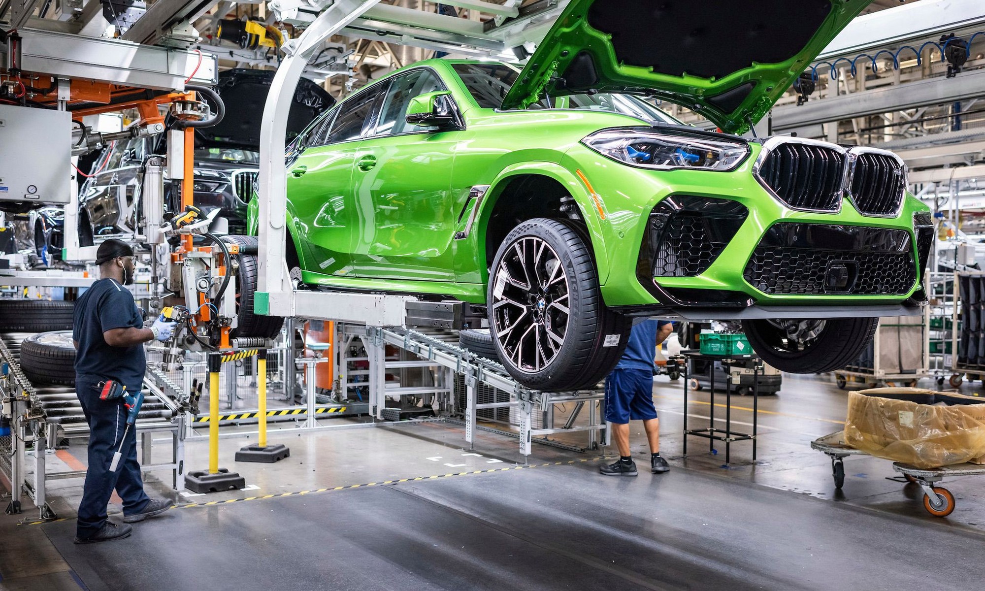 bmw fabrica 2000x1200