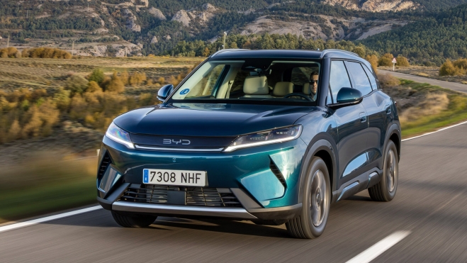 El BYD Atto 2 DM-i es la variante híbrida enchufable del SUV urbano.