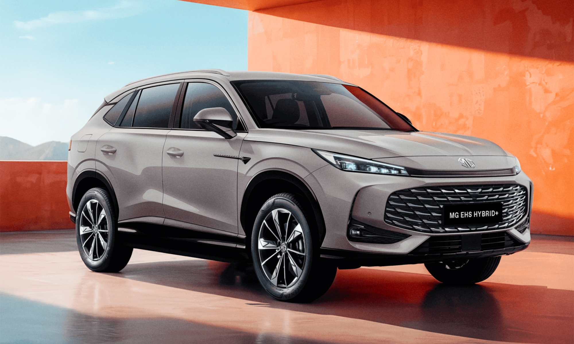 MG lanza la versión híbrida del SUV HS y ya está disponible en España.