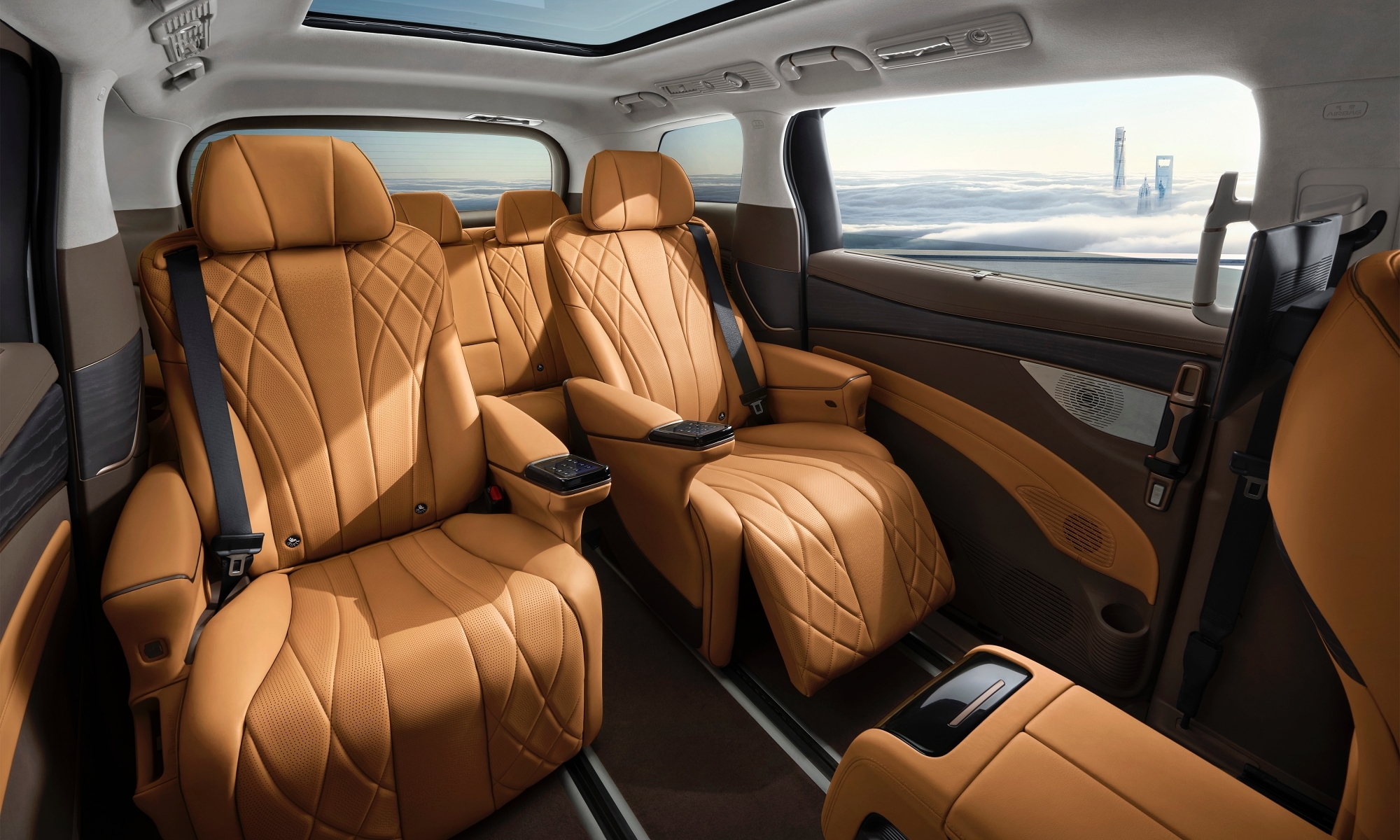 El interior del D9 de Denza es un espacio elegante y acogedor.