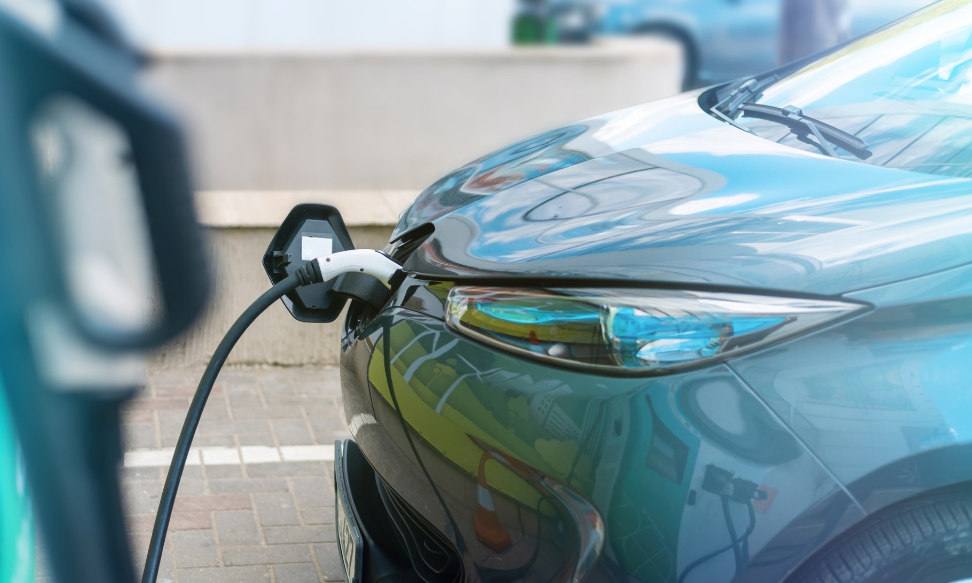 En España ya se venden más coches enchufables que diésel y de gasolina.