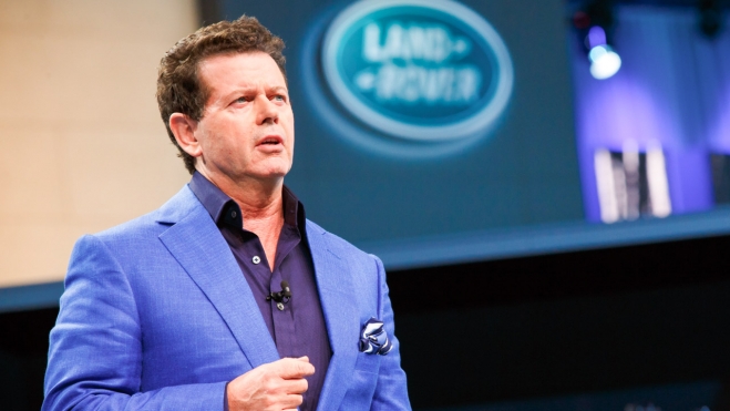 Gerry McGovern Despedido decisión CEO diseñador Jaguar eléctrico escoltado fuera oficina