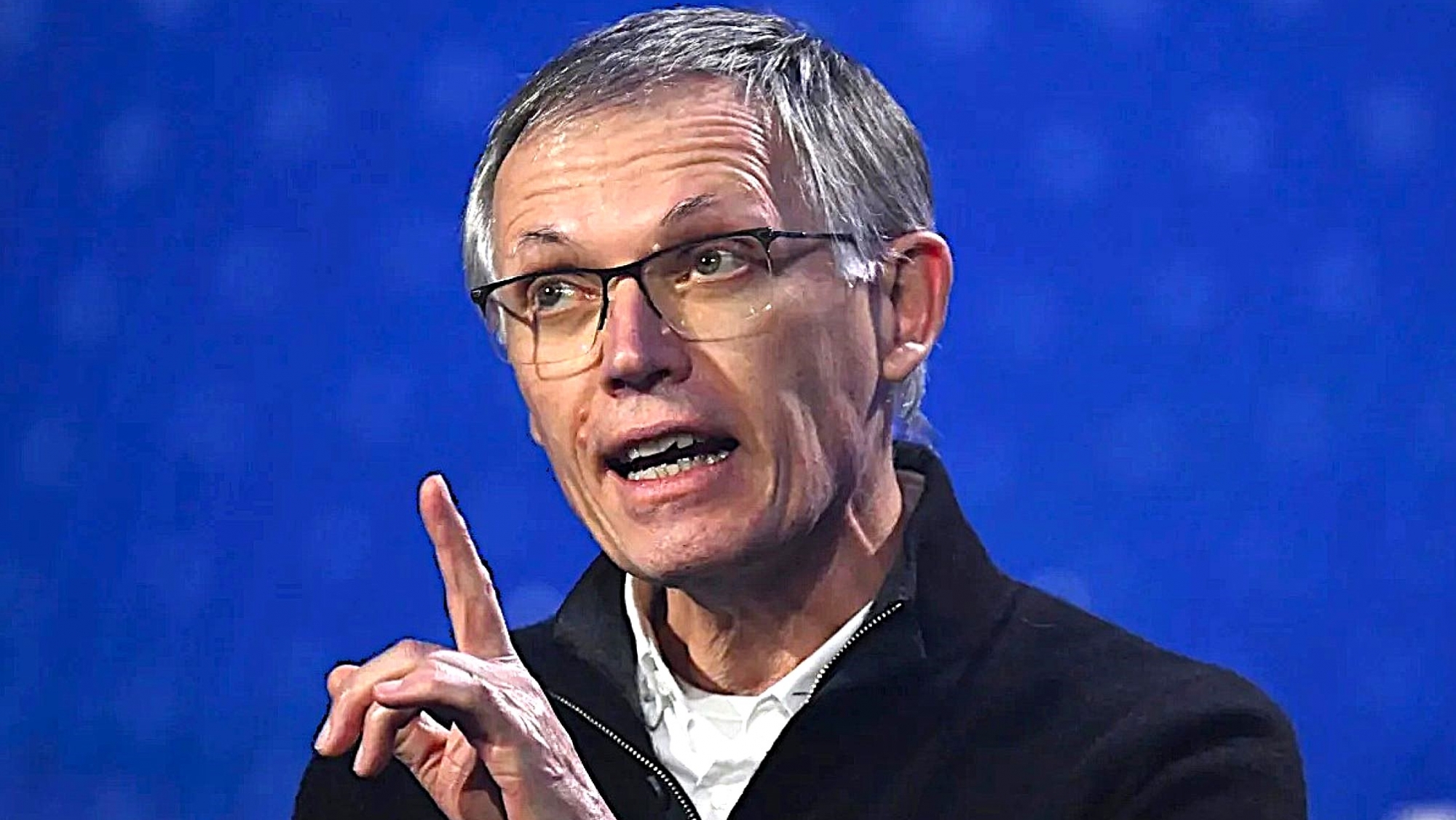 Carlos Tavares, el ex-CEO de Stellantis, lo sentenció: "En cinco años, las fábricas cerrarán o serán compradas por los chinos", ¿se acaba la industria automotriz europea?