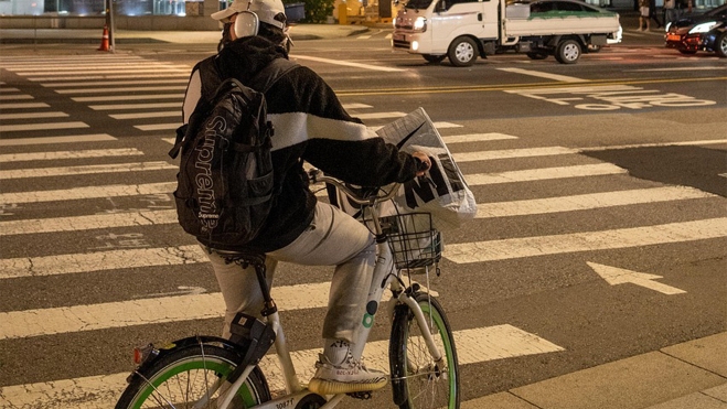 paso peatones uso bicicletas patinetes electricos 2 paso peatones uso bicicletas patinetes electricos 2