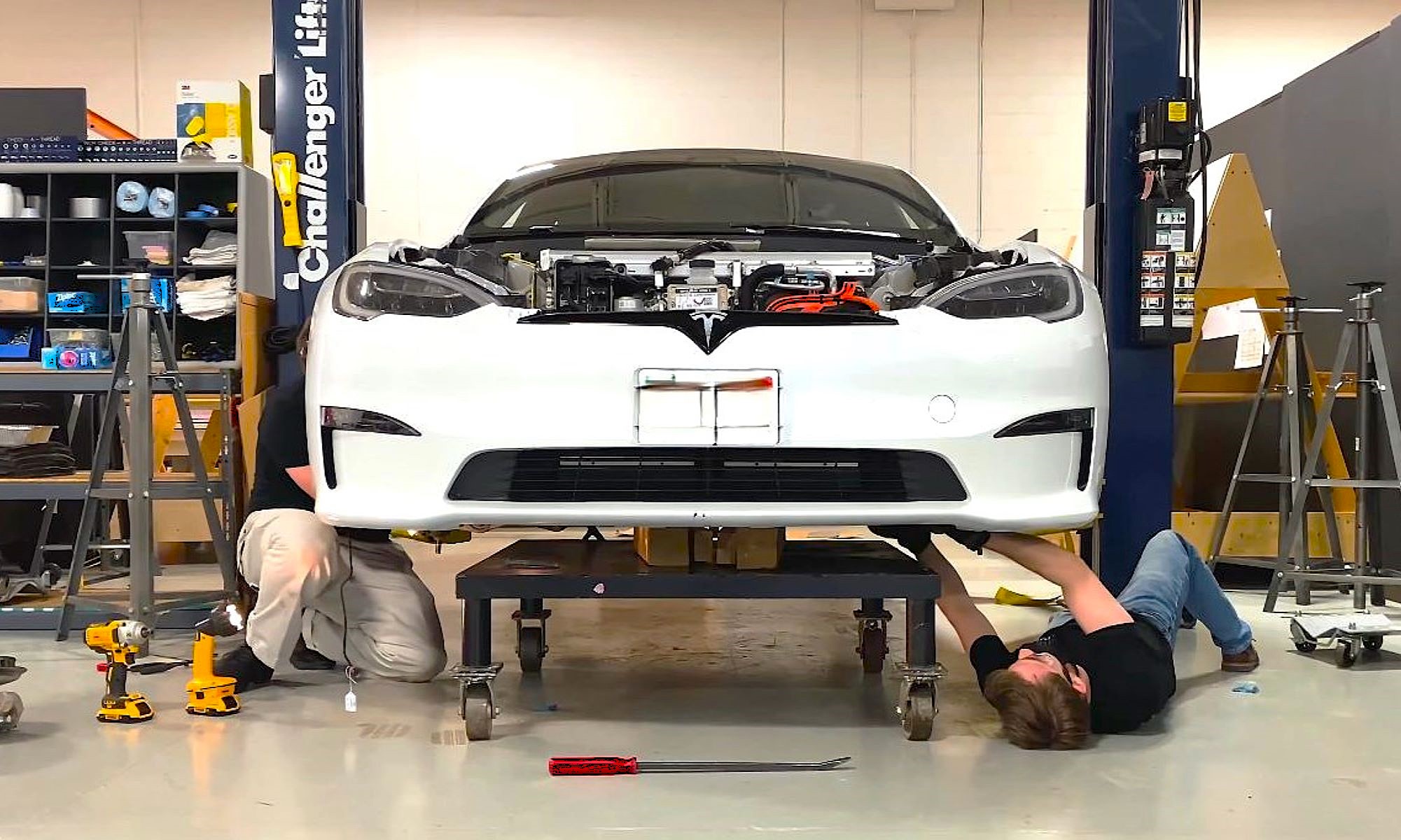 El dueño de un Tesla Model S P85D en Finlandia recurrió a un secador de botas y a tutoriales en Youtube para evitar una factura de 15.000 euros.
