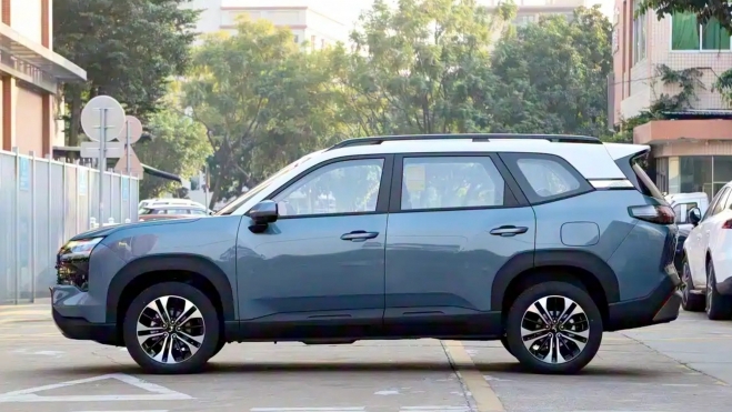 Wuling Xingguang 560 SUV Lateral Wuling Xingguang 560 SUV Lateral