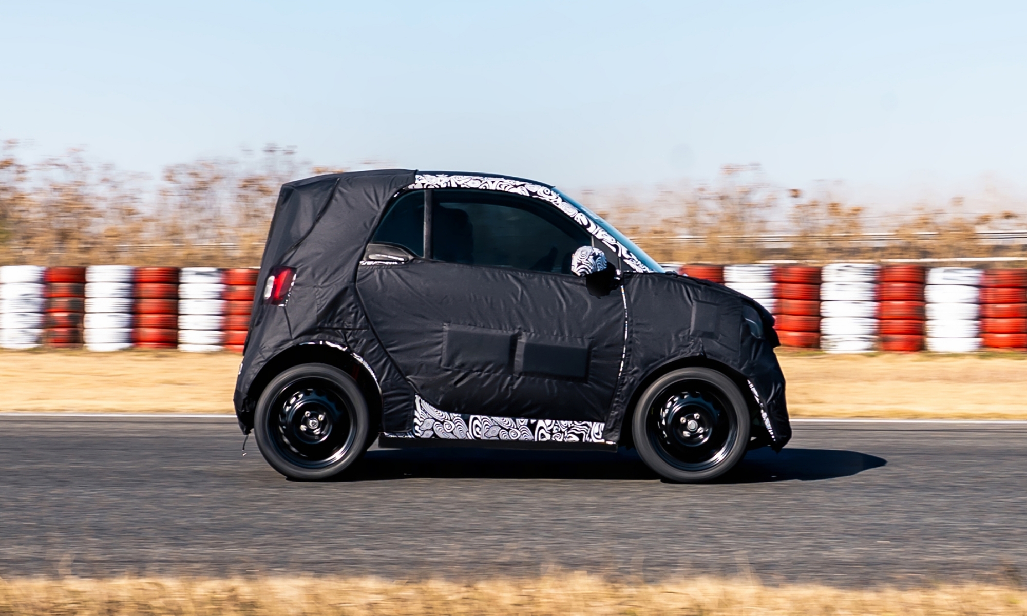 Smart ya ha publicado las primeras fotos de pruebas de su nuevo coche eléctrico barato.
