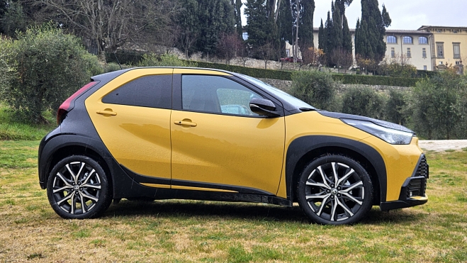 Toyota barato venta España gasta 3,8 litros gasolina motor irrompible híbrido (7)