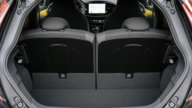 Toyota barato venta España gasta 3,8 litros gasolina motor irrompible híbrido (23)