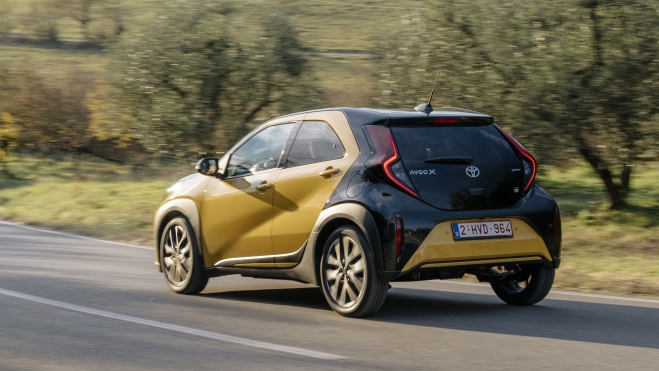 Toyota barato venta España gasta 3,8 litros gasolina motor irrompible híbrido (15)