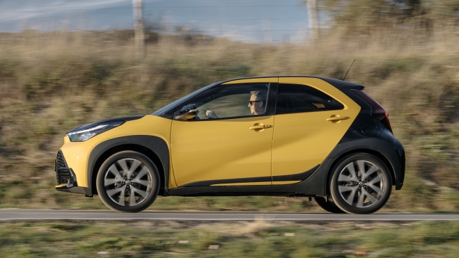 Toyota barato venta España gasta 3,8 litros gasolina motor irrompible híbrido (13)