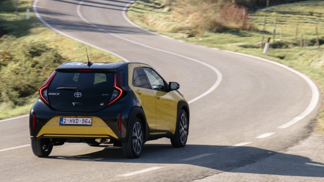 Toyota barato venta España gasta 3,8 litros gasolina motor irrompible híbrido (11)