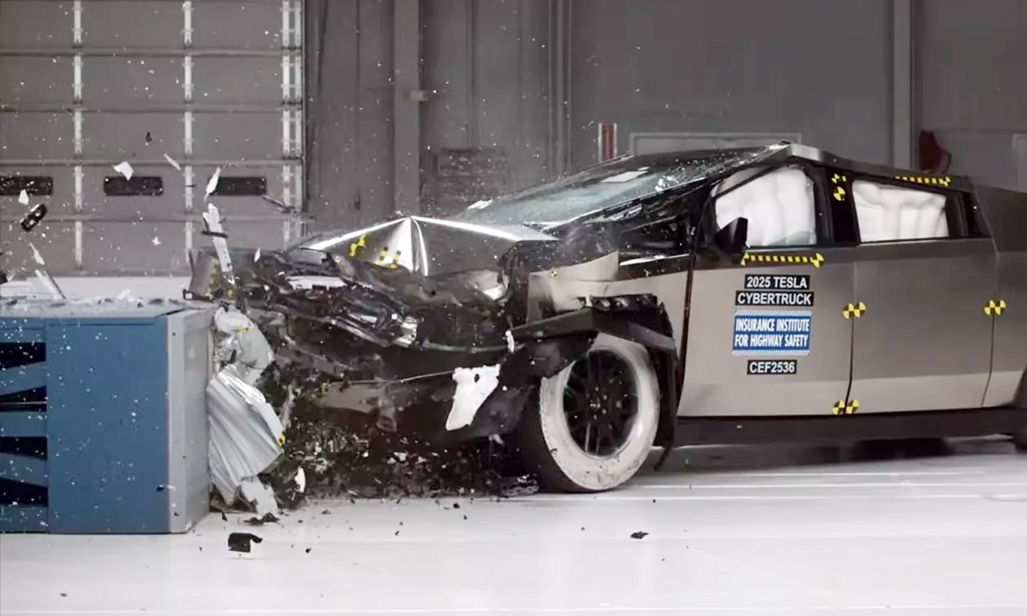 El Tesla Cybertruck pasa con buena nota el test de seguridad.