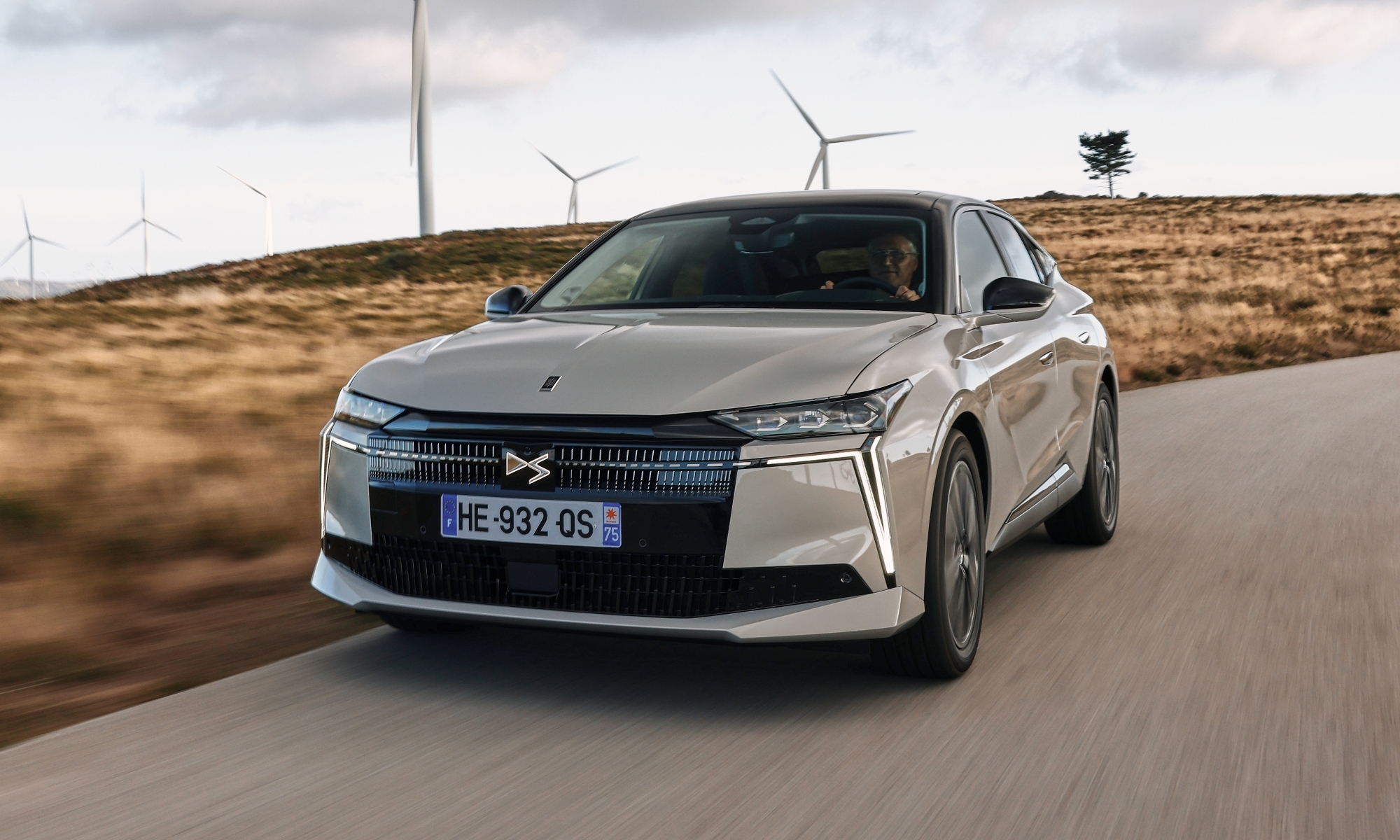 El DS Nº4 E-TENSE puede considerarse como el único compacto premium del mercado.