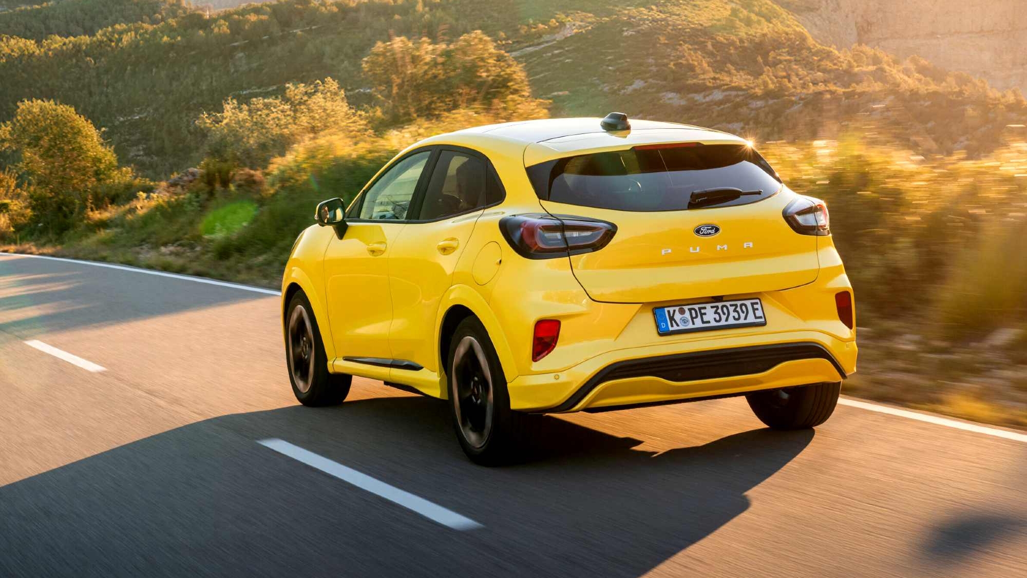 Ford se posiciona: Reino Unido tiene que seguir a Europa en su política con  los coches de combustión, image size:2000x1126