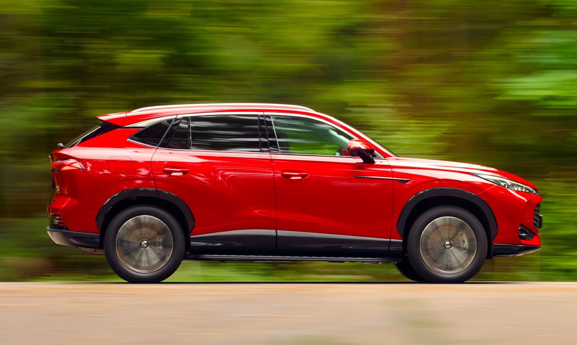 El MG HS híbrido enchufable ha vendido en España 7.623 unidades en lo que va de año, contribuyendo al récord de ventas de la marca. 