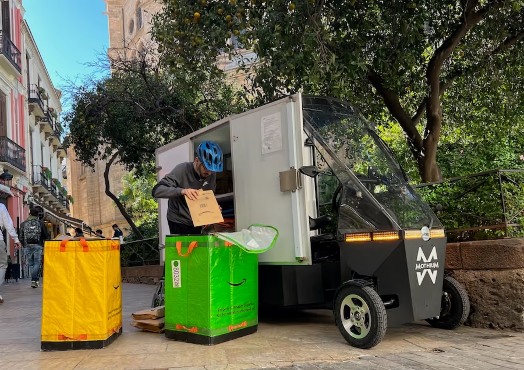 6862ad0d95518953ede554e4 Mothium Hero (1)