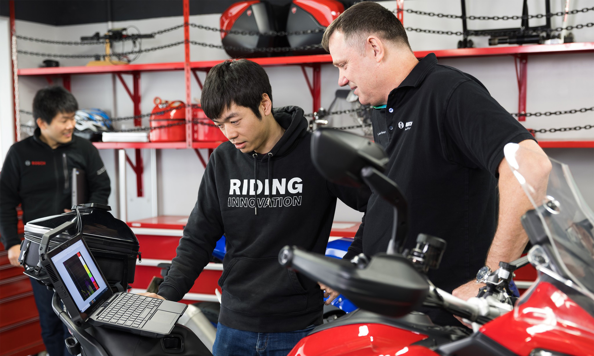 bosch tecnologia comunicacion automatica motos evitar accidentes