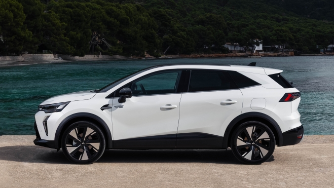 4,3 litros gasolina, fabrica España y 8 años garantia SUV híbrido Mitsubishi Grandis (10)