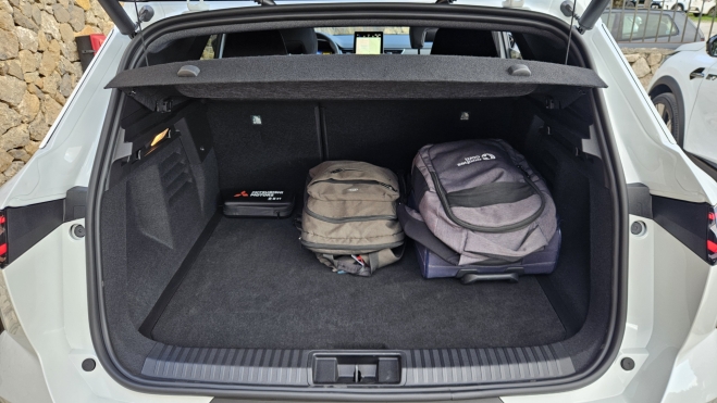 4,3 litros gasolina, fabrica España y 8 años garantia SUV híbrido Mitsubishi Grandis (3)